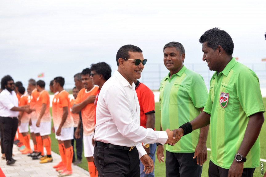 ސަން ސިޔާމް ކެއާގެ ޗެއާމަން އަދި ރައްޔިތުން މަޖިލީހުގެ މީދޫ ދާއިރާގެ މެމްބަރު އަހުމަދު ސިޔާމް މުހައްމަދު ދ. މީދޫގައި އަޅުއްވައިދެއްވި ޓާފް ދަނޑު ކުލަގަދަ ރަސްމިއްޔާތަކާއެކު ހުޅުވުން -- ސަން ފޮޓޯ/ އަހުމަދު އަވްޝަން އިލްޔާސް