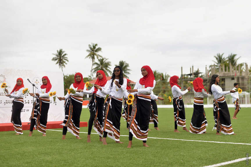 ސަން ސިޔާމް ކެއާގެ ޗެއާމަން އަދި ރައްޔިތުން މަޖިލީހުގެ މީދޫ ދާއިރާގެ މެމްބަރު އަހުމަދު ސިޔާމް މުހައްމަދު ދ. މީދޫގައި އަޅުއްވައިދެއްވި ޓާފް ދަނޑު ކުލަގަދަ ރަސްމިއްޔާތަކާއެކު ހުޅުވުން -- ސަން ފޮޓޯ/ އަހުމަދު އަވްޝަން އިލްޔާސް