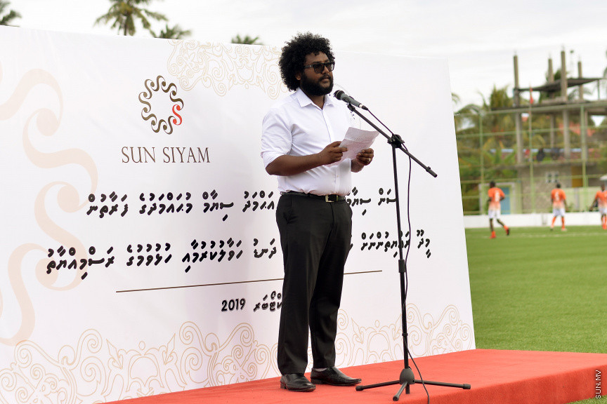ސަން ސިޔާމް ކެއާގެ ޗެއާމަން އަދި ރައްޔިތުން މަޖިލީހުގެ މީދޫ ދާއިރާގެ މެމްބަރު އަހުމަދު ސިޔާމް މުހައްމަދު ދ. މީދޫގައި އަޅުއްވައިދެއްވި ޓާފް ދަނޑު ކުލަގަދަ ރަސްމިއްޔާތަކާއެކު ހުޅުވުން -- ސަން ފޮޓޯ/ އަހުމަދު އަވްޝަން އިލްޔާސް
