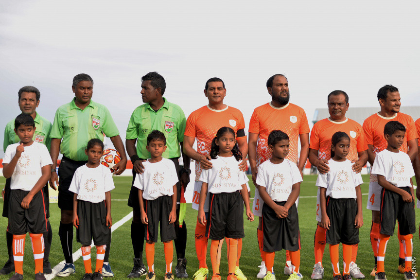 ސަން ސިޔާމް ކެއާގެ ޗެއާމަން އަދި ރައްޔިތުން މަޖިލީހުގެ މީދޫ ދާއިރާގެ މެމްބަރު އަހުމަދު ސިޔާމް މުހައްމަދު ދ. މީދޫގައި އަޅުއްވައިދެއްވި ޓާފް ދަނޑު ކުލަގަދަ ރަސްމިއްޔާތަކާއެކު ހުޅުވުން -- ސަން ފޮޓޯ/ އަހުމަދު އަވްޝަން އިލްޔާސް