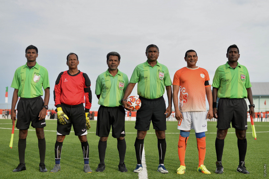 ސަން ސިޔާމް ކެއާގެ ޗެއާމަން އަދި ރައްޔިތުން މަޖިލީހުގެ މީދޫ ދާއިރާގެ މެމްބަރު އަހުމަދު ސިޔާމް މުހައްމަދު ދ. މީދޫގައި އަޅުއްވައިދެއްވި ޓާފް ދަނޑު ކުލަގަދަ ރަސްމިއްޔާތަކާއެކު ހުޅުވުން -- ސަން ފޮޓޯ/ އަހުމަދު އަވްޝަން އިލްޔާސް