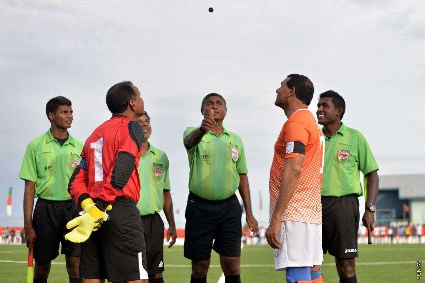 ސަން ސިޔާމް ކެއާގެ ޗެއާމަން އަދި ރައްޔިތުން މަޖިލީހުގެ މީދޫ ދާއިރާގެ މެމްބަރު އަހުމަދު ސިޔާމް މުހައްމަދު ދ. މީދޫގައި އަޅުއްވައިދެއްވި ޓާފް ދަނޑު ކުލަގަދަ ރަސްމިއްޔާތަކާއެކު ހުޅުވުން -- ސަން ފޮޓޯ/ އަހުމަދު އަވްޝަން އިލްޔާސް