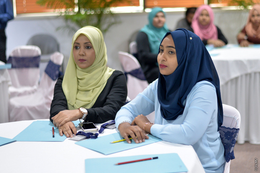 އޮކްޓޫބަރ 28، 2019: ސްޓެލްކޯގެ މުވައްޒަފުން ކަސްޓަމާ ސާވިސްއަށް އަހުލުވެރިކުރުވުމަށް ފެށި ޓްރެއިނިން ޕްރޮގްރާމް ފެށުމުގެ ރަސްމިއްޔާތުގެ ތެރެއިން -- ސަން ފޮޓޯ/ ފަޔާޒު މޫސާ