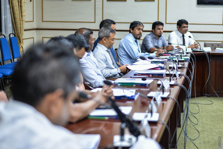 ނޮވެމްބަރ 5، 2019: އަންނަ އަހަރަ(2020)އަށް ލަފާކުރާ ދައުލަތުގެ ބެޖެޓު ދިރާސާކުރާ ރައްޔިތުން މަޖިލީހުގެ ކޮމިޓީގެ ބައްދަލުވުމުގެ ތެރެއިން -- ސަން ފޮޓޯ/ ފަޔާޒު މޫސާ