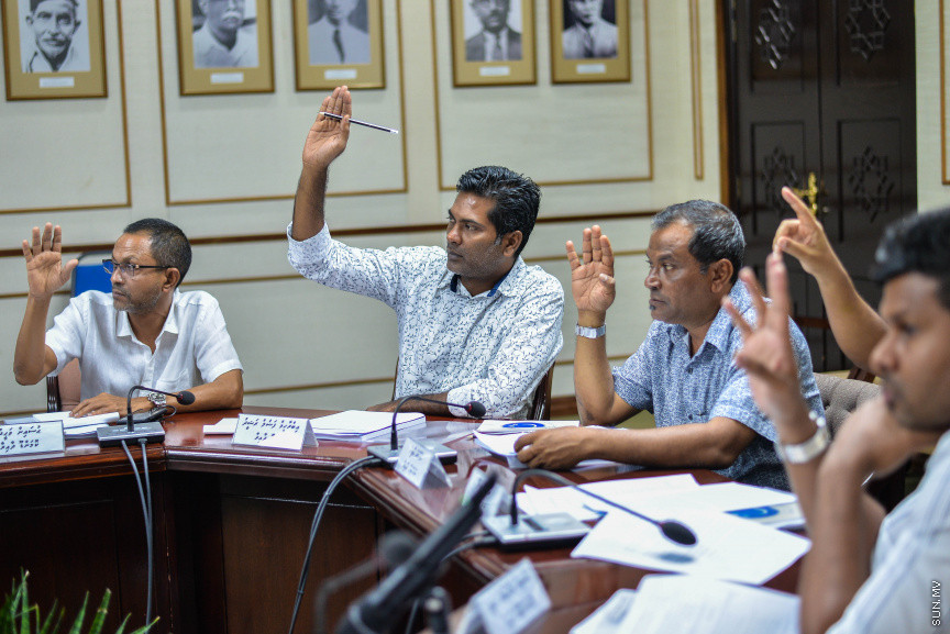 ނޮވެމްބަރ 5، 2019: އަންނަ އަހަރަ(2020)އަށް ލަފާކުރާ ދައުލަތުގެ ބެޖެޓު ދިރާސާކުރާ ރައްޔިތުން މަޖިލީހުގެ ކޮމިޓީގެ ބައްދަލުވުމުގެ ތެރެއިން -- ސަން ފޮޓޯ/ ފަޔާޒު މޫސާ