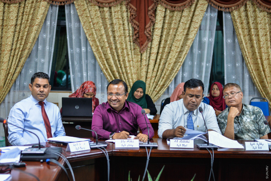 ނޮވެމްބަރ 5، 2019: އަންނަ އަހަރަ(2020)އަށް ލަފާކުރާ ދައުލަތުގެ ބެޖެޓު ދިރާސާކުރާ ރައްޔިތުން މަޖިލީހުގެ ކޮމިޓީގެ ބައްދަލުވުމުގެ ތެރެއިން -- ސަން ފޮޓޯ/ ފަޔާޒު މޫސާ