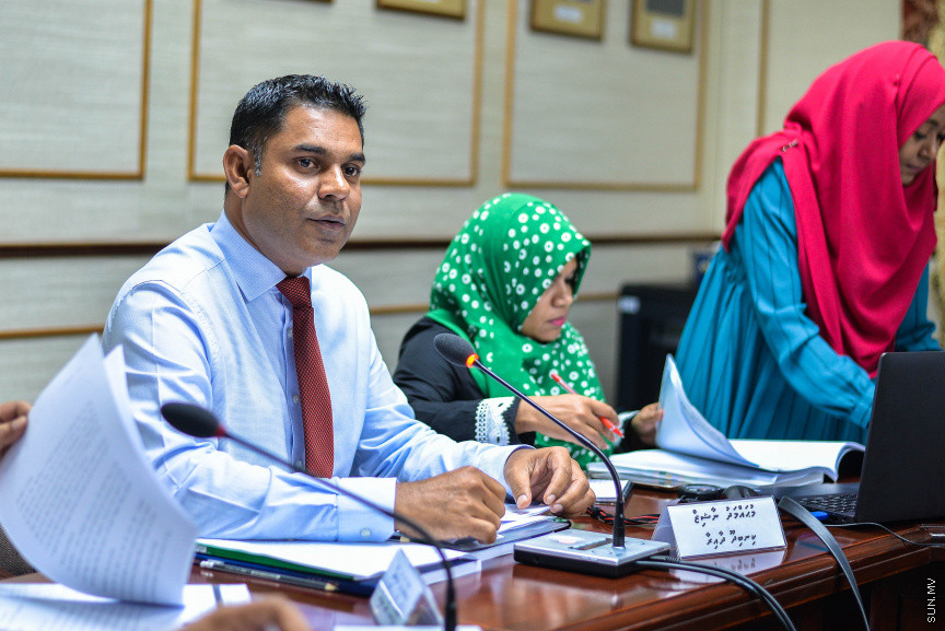 ނޮވެމްބަރ 5، 2019: އަންނަ އަހަރަ(2020)އަށް ލަފާކުރާ ދައުލަތުގެ ބެޖެޓު ދިރާސާކުރާ ރައްޔިތުން މަޖިލީހުގެ ކޮމިޓީގެ ބައްދަލުވުމުގެ ތެރެއިން -- ސަން ފޮޓޯ/ ފަޔާޒު މޫސާ