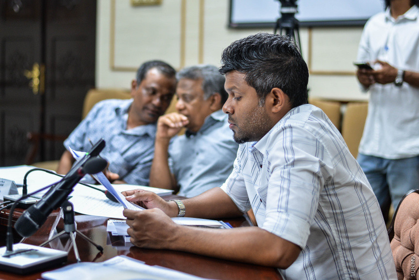 ނޮވެމްބަރ 5، 2019: އަންނަ އަހަރަ(2020)އަށް ލަފާކުރާ ދައުލަތުގެ ބެޖެޓު ދިރާސާކުރާ ރައްޔިތުން މަޖިލީހުގެ ކޮމިޓީގެ ބައްދަލުވުމުގެ ތެރެއިން -- ސަން ފޮޓޯ/ ފަޔާޒު މޫސާ