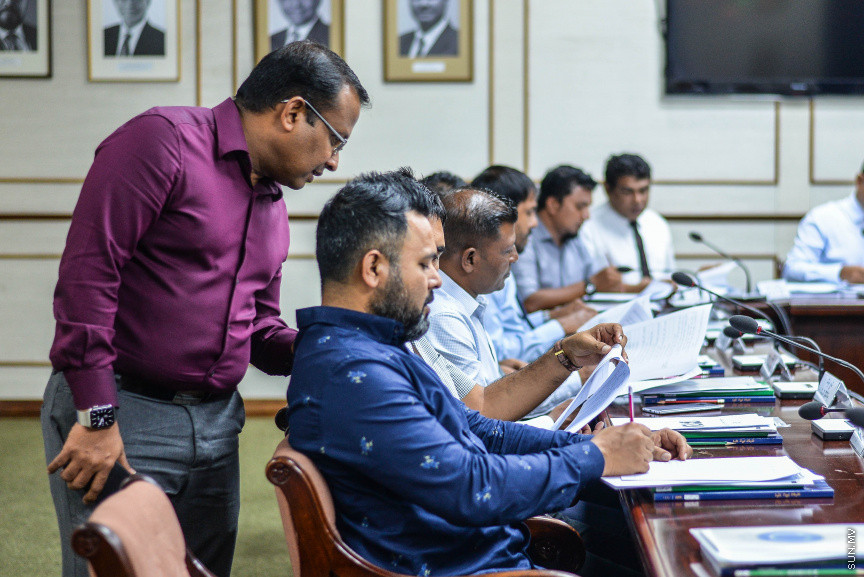 ނޮވެމްބަރ 5، 2019: އަންނަ އަހަރަ(2020)އަށް ލަފާކުރާ ދައުލަތުގެ ބެޖެޓު ދިރާސާކުރާ ރައްޔިތުން މަޖިލީހުގެ ކޮމިޓީގެ ބައްދަލުވުމުގެ ތެރެއިން -- ސަން ފޮޓޯ/ ފަޔާޒު މޫސާ