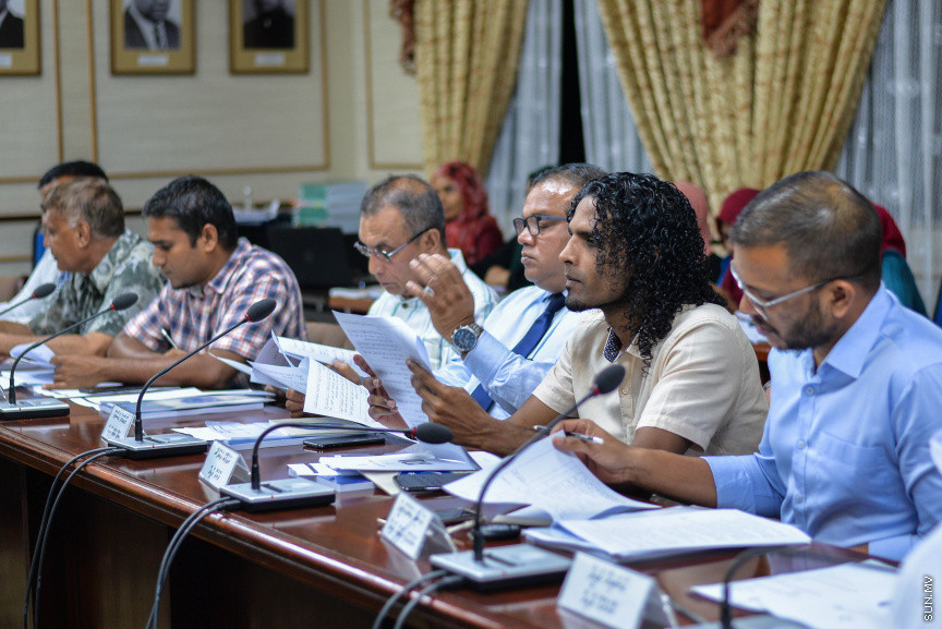 ނޮވެމްބަރ 5، 2019: އަންނަ އަހަރަ(2020)އަށް ލަފާކުރާ ދައުލަތުގެ ބެޖެޓު ދިރާސާކުރާ ރައްޔިތުން މަޖިލީހުގެ ކޮމިޓީގެ ބައްދަލުވުމުގެ ތެރެއިން -- ސަން ފޮޓޯ/ ފަޔާޒު މޫސާ