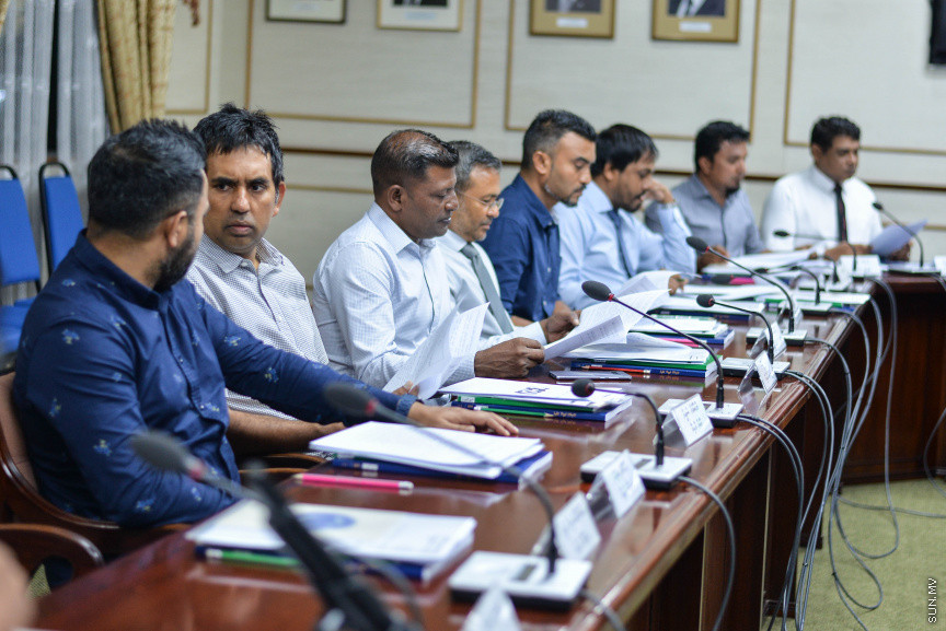 ނޮވެމްބަރ 5، 2019: އަންނަ އަހަރަ(2020)އަށް ލަފާކުރާ ދައުލަތުގެ ބެޖެޓު ދިރާސާކުރާ ރައްޔިތުން މަޖިލީހުގެ ކޮމިޓީގެ ބައްދަލުވުމުގެ ތެރެއިން -- ސަން ފޮޓޯ/ ފަޔާޒު މޫސާ