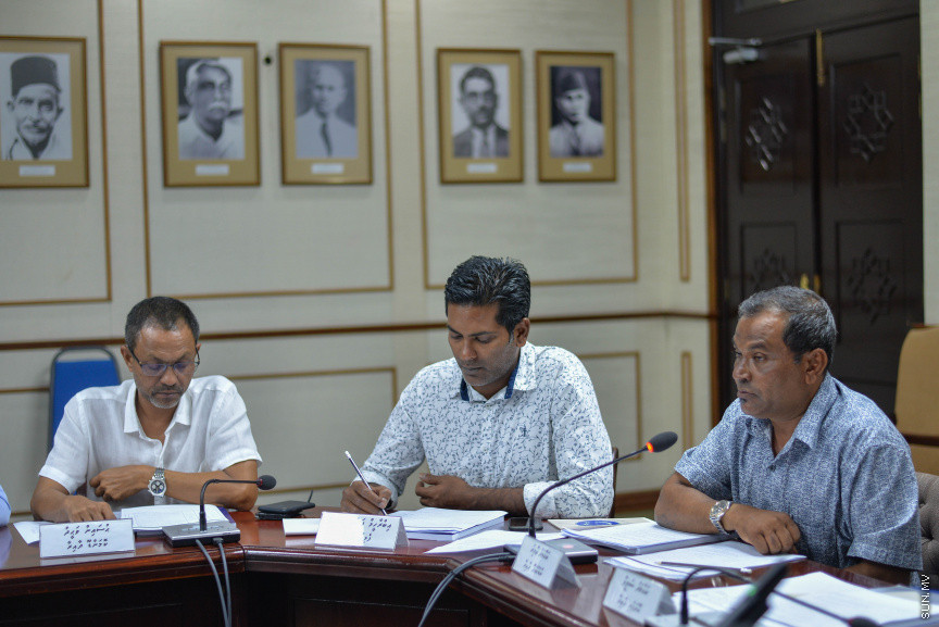 ނޮވެމްބަރ 5، 2019: އަންނަ އަހަރަ(2020)އަށް ލަފާކުރާ ދައުލަތުގެ ބެޖެޓު ދިރާސާކުރާ ރައްޔިތުން މަޖިލީހުގެ ކޮމިޓީގެ ބައްދަލުވުމުގެ ތެރެއިން -- ސަން ފޮޓޯ/ ފަޔާޒު މޫސާ