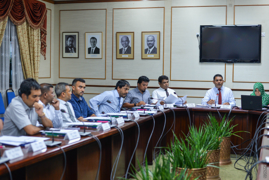 ނޮވެމްބަރ 5، 2019: އަންނަ އަހަރަ(2020)އަށް ލަފާކުރާ ދައުލަތުގެ ބެޖެޓު ދިރާސާކުރާ ރައްޔިތުން މަޖިލީހުގެ ކޮމިޓީގެ ބައްދަލުވުމުގެ ތެރެއިން -- ސަން ފޮޓޯ/ ފަޔާޒު މޫސާ