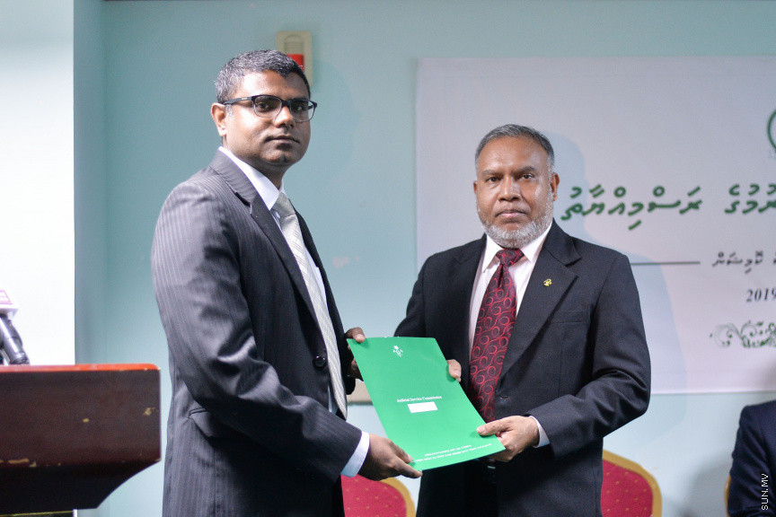 ނޮވެމްބަރ 7، 2019: ހައިކޯޓުގެ އަލަށް އައްޔަން ކުރެއްވި ދެ ފަނޑިޔާރުން ހުވާ ކުރުމަށް ޖޭއެސްސީގައި ބޭއްވި ރަސްމިއްޔާތުގެ ތެރެއިން -- ސަން ފޮޓޯ/ ފަޔާޒު މޫސާ