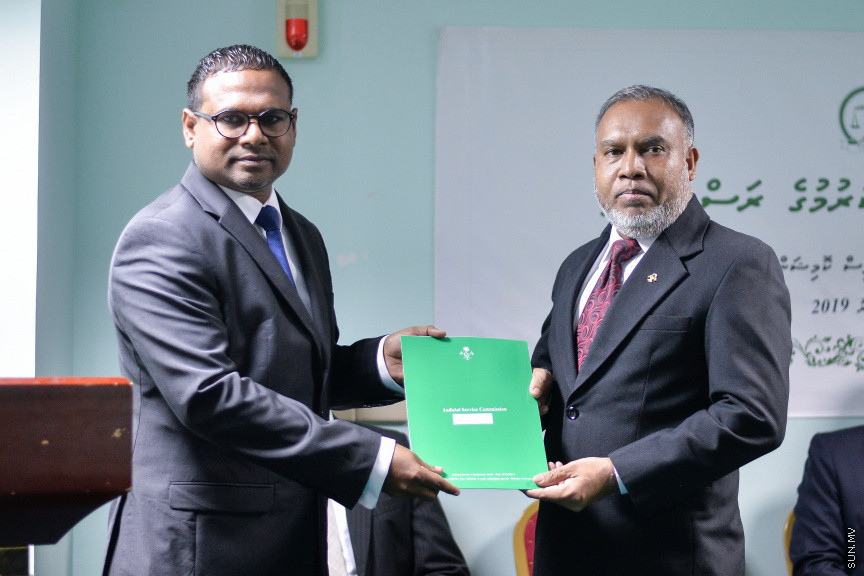 ނޮވެމްބަރ 7، 2019: ހައިކޯޓުގެ އަލަށް އައްޔަން ކުރެއްވި ދެ ފަނޑިޔާރުން ހުވާ ކުރުމަށް ޖޭއެސްސީގައި ބޭއްވި ރަސްމިއްޔާތުގެ ތެރެއިން -- ސަން ފޮޓޯ/ ފަޔާޒު މޫސާ
