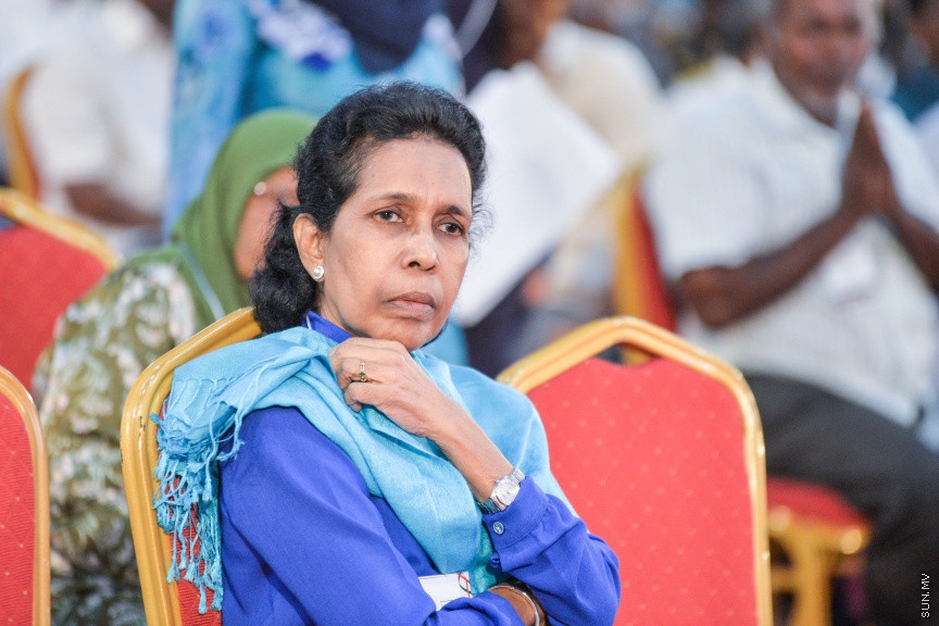 ނޮވެމްބަރ 7، 2019: ކުރީގެ ރައީސް މައުމޫން އަބްދުލް ގައްޔޫމް އިސްވެ އުފެއްދެވި މޯލްޑިވްސް ރީފޯމް މޫވްމަންޓް (އެމްއާރުއެމް) އުފެއްދުމަށް ދަރުބާރުގޭގައި ބޭއްވި ހާއްސަ ޖަލްސާގެ ތެރެއިން: މީގެ ކުރިން މައުމޫން އަބްދުލް ގައްޔޫމް އިސްވެ ވަނީ 2 ޕާޓީއެށް އުފައްދަވާފަ -- ސަން ފޮޓޯ/ ފަޔާޒު މޫސާ