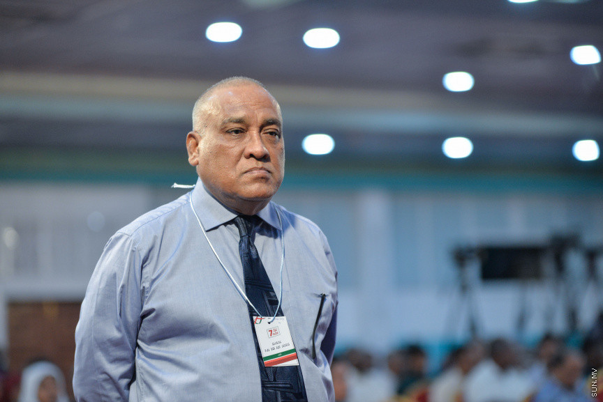 ނޮވެމްބަރ 7، 2019: ކުރީގެ ރައީސް މައުމޫން އަބްދުލް ގައްޔޫމް އިސްވެ އުފެއްދެވި މޯލްޑިވްސް ރީފޯމް މޫވްމަންޓް (އެމްއާރުއެމް) އުފެއްދުމަށް ދަރުބާރުގޭގައި ބޭއްވި ހާއްސަ ޖަލްސާގެ ތެރެއިން: މީގެ ކުރިން މައުމޫން އަބްދުލް ގައްޔޫމް އިސްވެ ވަނީ 2 ޕާޓީއެށް އުފައްދަވާފަ -- ސަން ފޮޓޯ/ ފަޔާޒު މޫސާ