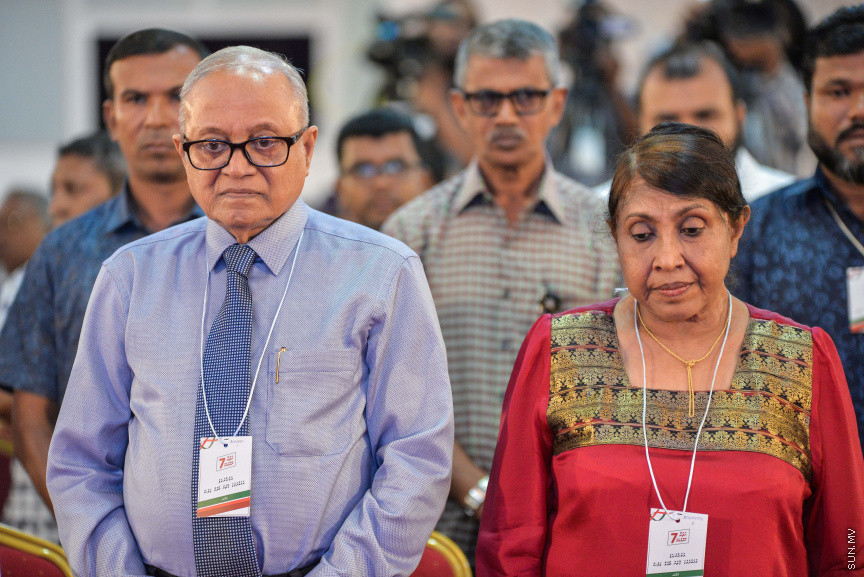 ނޮވެމްބަރ 7، 2019: ކުރީގެ ރައީސް މައުމޫން އަބްދުލް ގައްޔޫމް އިސްވެ އުފެއްދެވި މޯލްޑިވްސް ރީފޯމް މޫވްމަންޓް (އެމްއާރުއެމް) އުފެއްދުމަށް ދަރުބާރުގޭގައި ބޭއްވި ހާއްސަ ޖަލްސާގެ ތެރެއިން: މީގެ ކުރިން މައުމޫން އަބްދުލް ގައްޔޫމް އިސްވެ ވަނީ 2 ޕާޓީއެށް އުފައްދަވާފަ -- ސަން ފޮޓޯ/ ފަޔާޒު މޫސާ