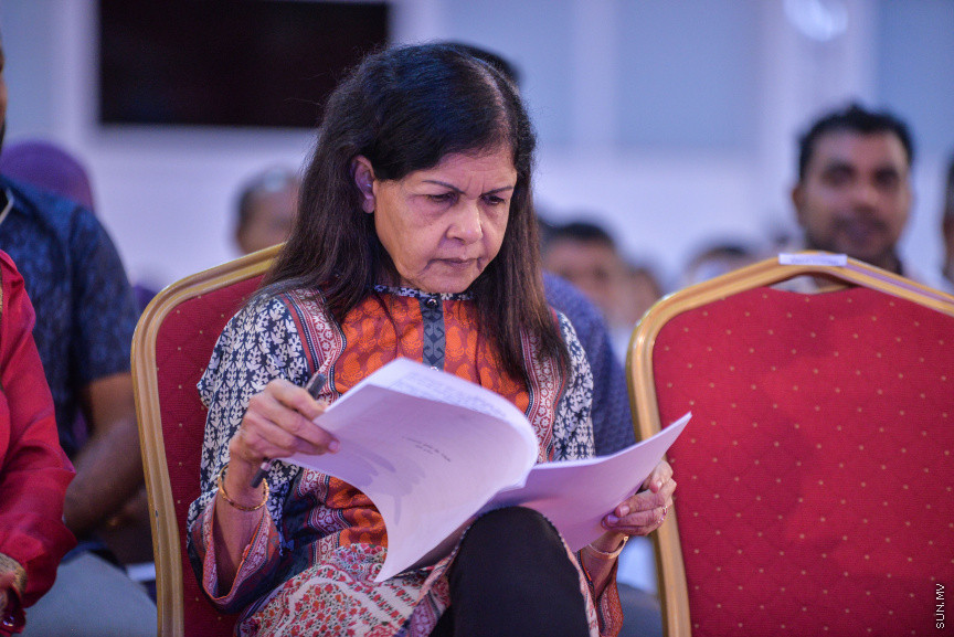ނޮވެމްބަރ 7، 2019: ކުރީގެ ރައީސް މައުމޫން އަބްދުލް ގައްޔޫމް އިސްވެ އުފެއްދެވި މޯލްޑިވްސް ރީފޯމް މޫވްމަންޓް (އެމްއާރުއެމް) އުފެއްދުމަށް ދަރުބާރުގޭގައި ބޭއްވި ހާއްސަ ޖަލްސާގެ ތެރެއިން: މީގެ ކުރިން މައުމޫން އަބްދުލް ގައްޔޫމް އިސްވެ ވަނީ 2 ޕާޓީއެށް އުފައްދަވާފަ -- ސަން ފޮޓޯ/ ފަޔާޒު މޫސާ