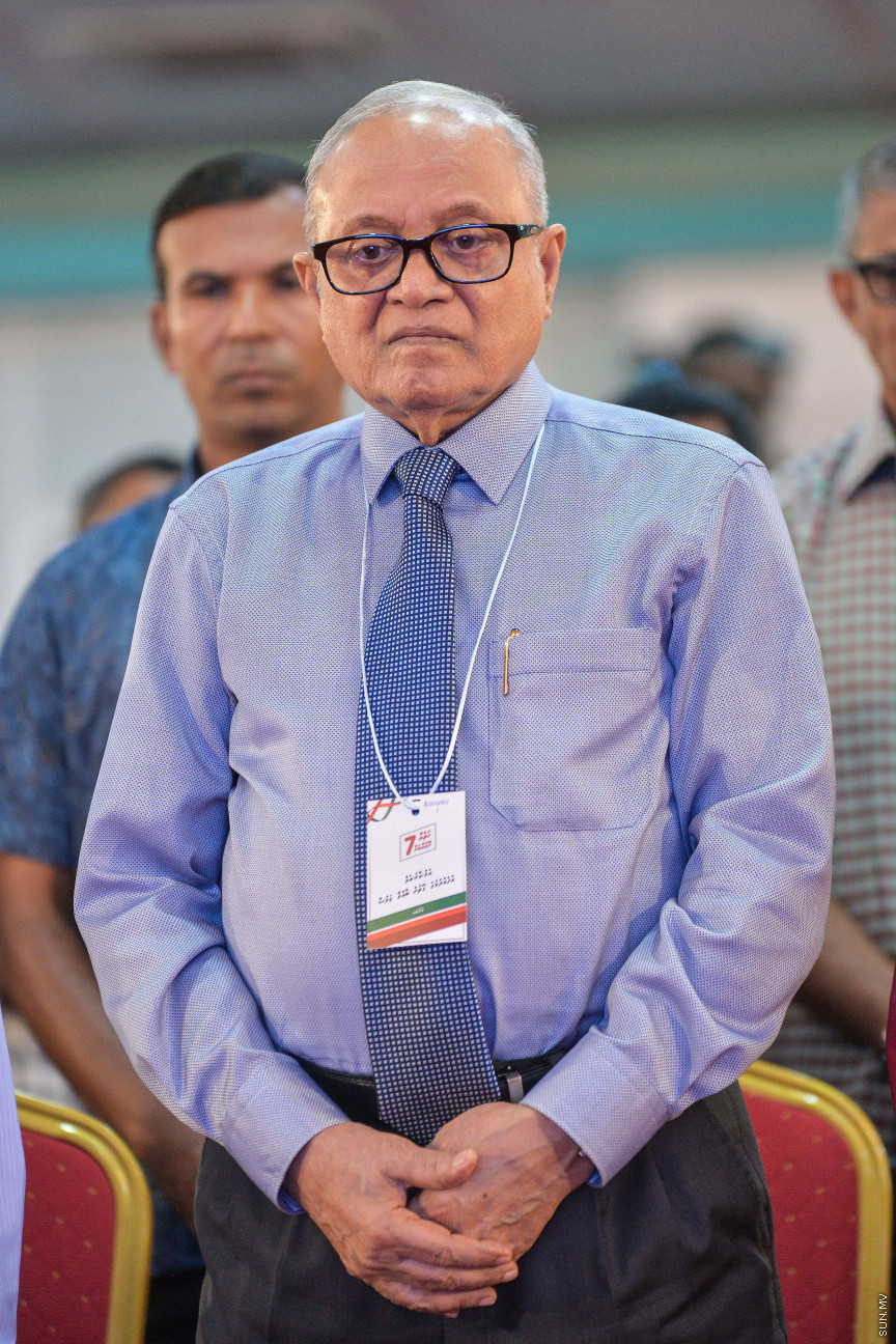 ނޮވެމްބަރ 7، 2019: ކުރީގެ ރައީސް މައުމޫން އަބްދުލް ގައްޔޫމް އިސްވެ އުފެއްދެވި މޯލްޑިވްސް ރީފޯމް މޫވްމަންޓް (އެމްއާރުއެމް) އުފެއްދުމަށް ދަރުބާރުގޭގައި ބޭއްވި ހާއްސަ ޖަލްސާގެ ތެރެއިން: މީގެ ކުރިން މައުމޫން އަބްދުލް ގައްޔޫމް އިސްވެ ވަނީ 2 ޕާޓީއެށް އުފައްދަވާފަ -- ސަން ފޮޓޯ/ ފަޔާޒު މޫސާ