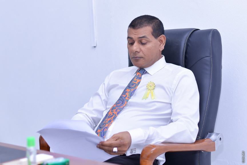 ނޮވެމްބަރ 14، 2019: ދ. ބަނޑިދޫ ސްކޫލުގެ އަހަރީ އިނާމު ދިނުމުގެ ޖަލްސާގެ ތެރެއިން: ސްކޫލުގެ މިދިޔަ އަހަރުގެ ހުރިހާ ގޮތަކުން އެންމެ މޮޅު ދަރިވަރަކަށް ހޮވިފައިވަނީ އައިމިނަތު ރައުފާ  -- ސަން ފޮޓޯ/ ފަޔާޒު މޫސާ