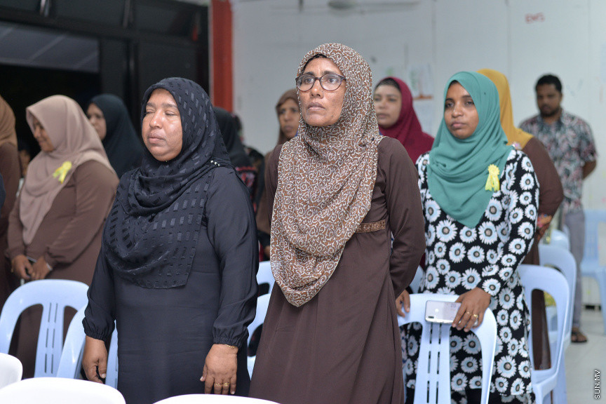 ނޮވެމްބަރ 14، 2019: ދ. ބަނޑިދޫ ސްކޫލުގެ އަހަރީ އިނާމު ދިނުމުގެ ޖަލްސާގެ ތެރެއިން: ސްކޫލުގެ މިދިޔަ އަހަރުގެ ހުރިހާ ގޮތަކުން އެންމެ މޮޅު ދަރިވަރަކަށް ހޮވިފައިވަނީ އައިމިނަތު ރައުފާ  -- ސަން ފޮޓޯ/ ފަޔާޒު މޫސާ
