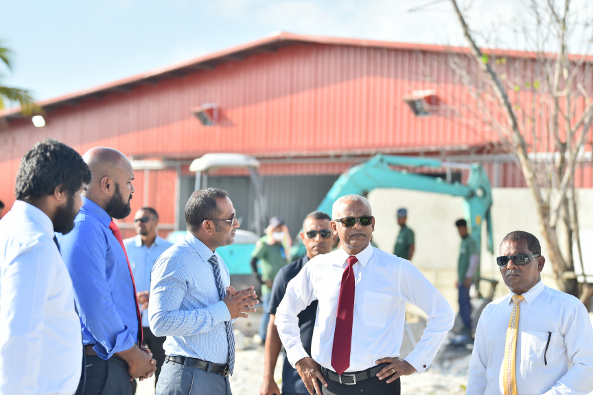 ނޮވެމްބަރ 18، 2019: ނުރައްކާތެރި ކެމިކަލްގެ ބާވަތްތައް ރައްކާކުރުމަށް ކ. ތިލަފުށީގައި އަލަށް ތަރައްގީކުރި ކެމިކަލް ކުދަންތައް ބައްލަވާލެއްވުމަށް ރައީސް އިބްރާހިމް މުހައްމަދު ސޯލިހު ތިލަފުއްޓަށް ވަޑައިގަތުން -- ފޮޓޯ/ ރައީސް އޮފީސް