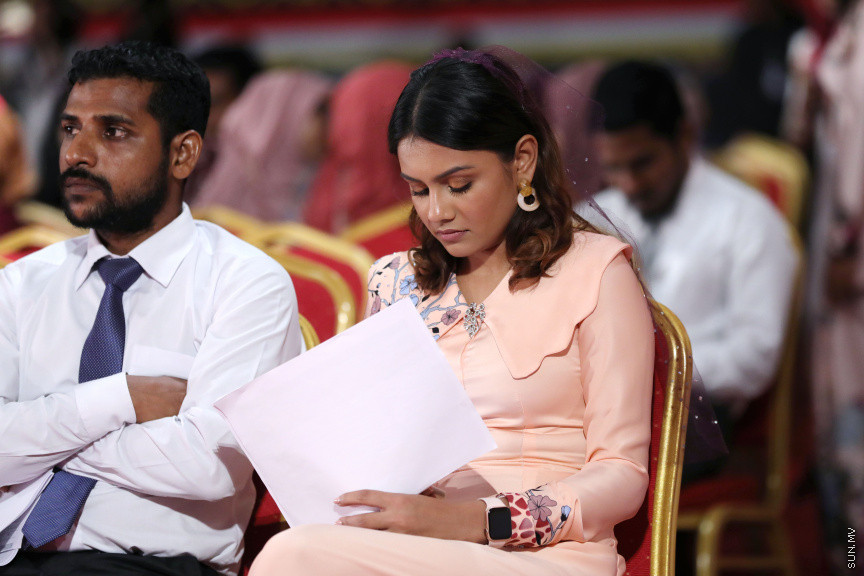 ނޮވެމްބަރ 21، 2019: ފަންނު ވެރިންނަށް ހާއްސަކޮއްގެން އިކޮނޮމިކް މިނިސްޓްރީން ކުރިއަށް ގެންދާ "ފަންނު އެކްސްޕޯ 2019" ހުޅުވުމަށް ދަރުބާރުގޭގައި ބޭއްވި ހާއްސަ ރަސްމިއްޔާތުގެ ތެރެއިން: މި ރަސްމިއްޔާތުގައި ރައީސް އިބްރާހިމް މުހައްމަދު ސޯލިހް އާއި ނައިބް ރައީސް ފައިސަލް ނަސީމްގެ އިތުރުން ސަރުކާރުގެ އިސްވެރިން ބައިވެރިވެ ވަޑައިގެންނެވި -- ސަން ފޮޓޯ/ ފަޔާޒު މޫސާ 