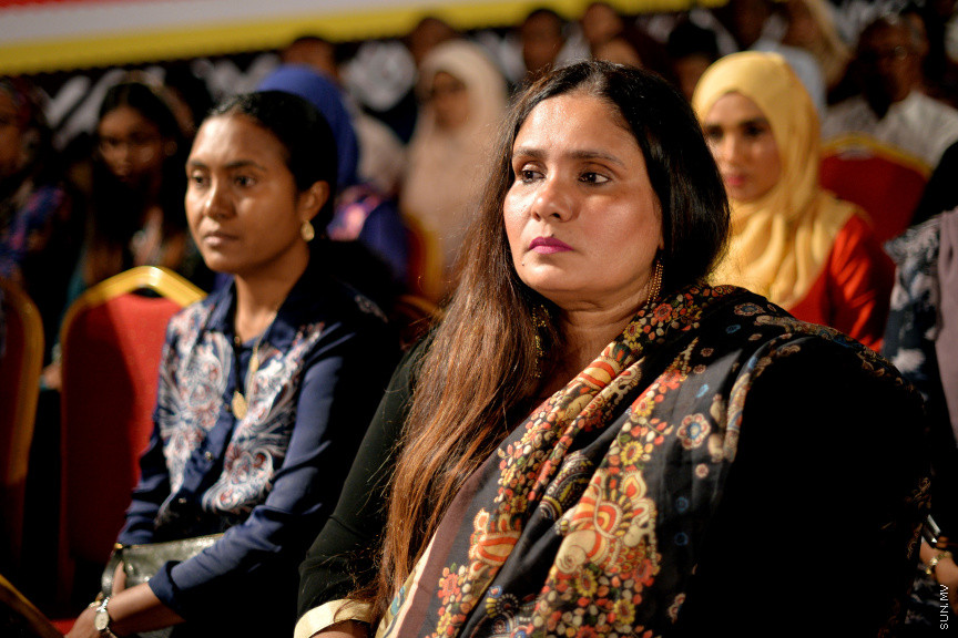 ނޮވެމްބަރ 21، 2019: ފަންނު ވެރިންނަށް ހާއްސަކޮއްގެން އިކޮނޮމިކް މިނިސްޓްރީން ކުރިއަށް ގެންދާ "ފަންނު އެކްސްޕޯ 2019" ހުޅުވުމަށް ދަރުބާރުގޭގައި ބޭއްވި ހާއްސަ ރަސްމިއްޔާތުގެ ތެރެއިން: މި ރަސްމިއްޔާތުގައި ރައީސް އިބްރާހިމް މުހައްމަދު ސޯލިހް އާއި ނައިބް ރައީސް ފައިސަލް ނަސީމްގެ އިތުރުން ސަރުކާރުގެ އިސްވެރިން ބައިވެރިވެ ވަޑައިގެންނެވި -- ސަން ފޮޓޯ/ ފަޔާޒު މޫސާ 