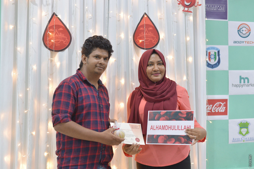ނޮވެމްބަރ 22، 2019: ގްލޯބަލް ޔޫތް ބްލަޑް ޑޮނޭޝަން ކޭމްޕުގެ ތެރެއިން: ރަފީ ޖަމިއްޔާ އިން އިންތިޒާމުކޮށްގެން ރާއްޖޭގައި މި ހަރަކާތް ކުރިއަށްގެންދާއިރު ލޭ ހަދިޔާ ކުރުމުގެ އިންތިޒާމު ތެލެސީމިޔާ ސެންޓަރުގައި ވަނީ ހަމަޖެހިފައި -- ސަން ފޮޓޯ/ ފަޔާޒު މޫސާ