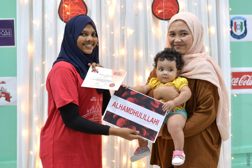 ނޮވެމްބަރ 22، 2019: ގްލޯބަލް ޔޫތް ބްލަޑް ޑޮނޭޝަން ކޭމްޕުގެ ތެރެއިން: ރަފީ ޖަމިއްޔާ އިން އިންތިޒާމުކޮށްގެން ރާއްޖޭގައި މި ހަރަކާތް ކުރިއަށްގެންދާއިރު ލޭ ހަދިޔާ ކުރުމުގެ އިންތިޒާމު ތެލެސީމިޔާ ސެންޓަރުގައި ވަނީ ހަމަޖެހިފައި -- ސަން ފޮޓޯ/ ފަޔާޒު މޫސާ