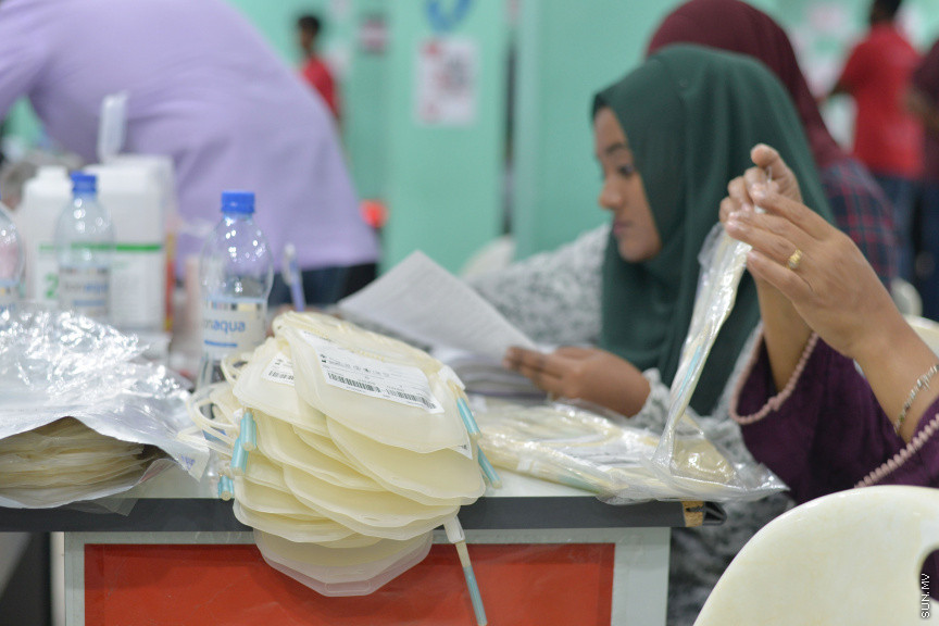 ނޮވެމްބަރ 22، 2019: ގްލޯބަލް ޔޫތް ބްލަޑް ޑޮނޭޝަން ކޭމްޕުގެ ތެރެއިން: ރަފީ ޖަމިއްޔާ އިން އިންތިޒާމުކޮށްގެން ރާއްޖޭގައި މި ހަރަކާތް ކުރިއަށްގެންދާއިރު ލޭ ހަދިޔާ ކުރުމުގެ އިންތިޒާމު ތެލެސީމިޔާ ސެންޓަރުގައި ވަނީ ހަމަޖެހިފައި -- ސަން ފޮޓޯ/ ފަޔާޒު މޫސާ