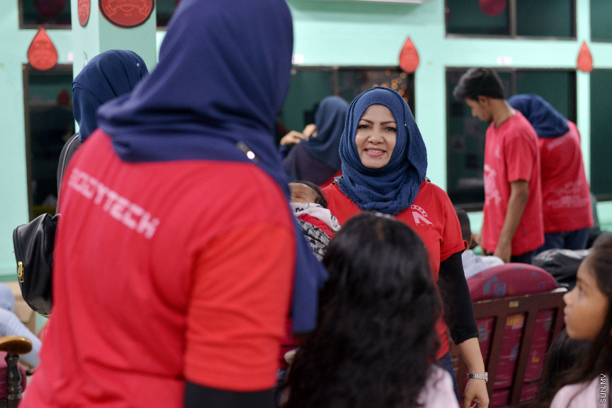 ނޮވެމްބަރ 22، 2019: ގްލޯބަލް ޔޫތް ބްލަޑް ޑޮނޭޝަން ކޭމްޕުގެ ތެރެއިން: ރަފީ ޖަމިއްޔާ އިން އިންތިޒާމުކޮށްގެން ރާއްޖޭގައި މި ހަރަކާތް ކުރިއަށްގެންދާއިރު ލޭ ހަދިޔާ ކުރުމުގެ އިންތިޒާމު ތެލެސީމިޔާ ސެންޓަރުގައި ވަނީ ހަމަޖެހިފައި -- ސަން ފޮޓޯ/ ފަޔާޒު މޫސާ