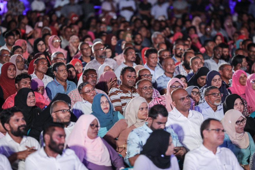 ނޮވެމްބަރ 22، 2019: "ހިބަރު ވަދު" ގެނަމުގައި އިދިކޮޅު ޕީޕީއެމް/ޕީއެންސީން ކާނިވާ ސަރަހައްދުގައި ބޭއްވި ޖަލްސާގެ ތެރެއިން -- ސަން ފޮޓޯ/ ފަޔާޒު މޫސާ