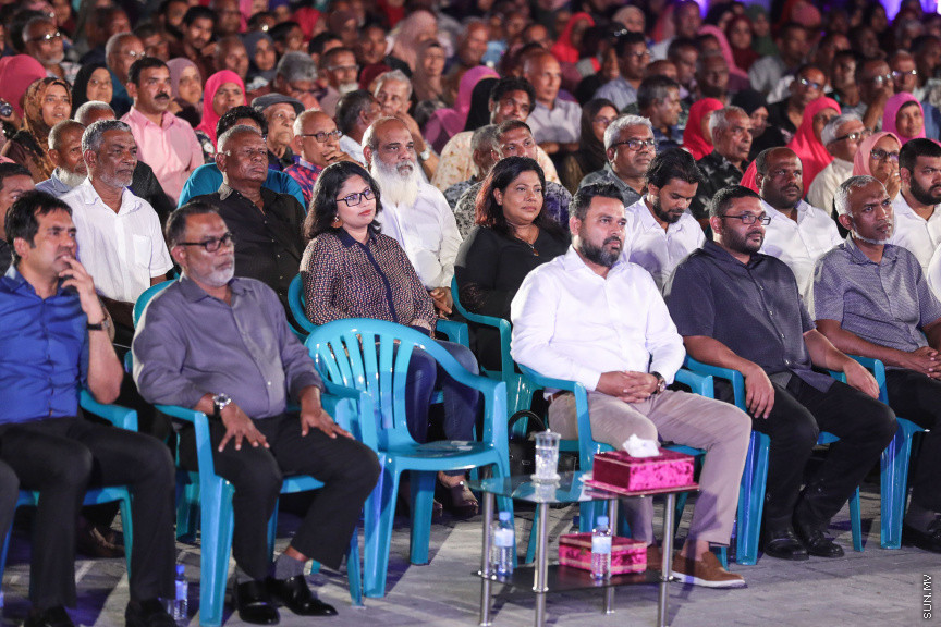 ނޮވެމްބަރ 22، 2019: "ހިބަރު ވަދު" ގެނަމުގައި އިދިކޮޅު ޕީޕީއެމް/ޕީއެންސީން ކާނިވާ ސަރަހައްދުގައި ބޭއްވި ޖަލްސާގެ ތެރެއިން -- ސަން ފޮޓޯ/ ފަޔާޒު މޫސާ