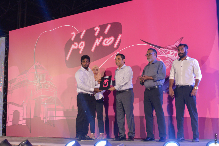 ނޮވެމްބަރ 22، 2019: "ހިބަރު ވަދު" ގެނަމުގައި އިދިކޮޅު ޕީޕީއެމް/ޕީއެންސީން ކާނިވާ ސަރަހައްދުގައި ބޭއްވި ޖަލްސާގެ ތެރެއިން -- ސަން ފޮޓޯ/ ފަޔާޒު މޫސާ