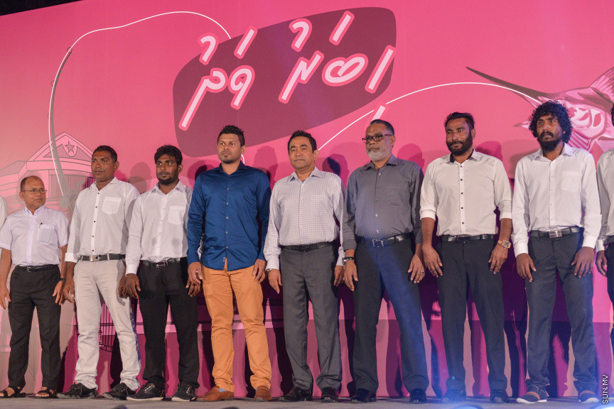 ނޮވެމްބަރ 22، 2019: "ހިބަރު ވަދު" ގެނަމުގައި އިދިކޮޅު ޕީޕީއެމް/ޕީއެންސީން ކާނިވާ ސަރަހައްދުގައި ބޭއްވި ޖަލްސާގެ ތެރެއިން -- ސަން ފޮޓޯ/ ފަޔާޒު މޫސާ