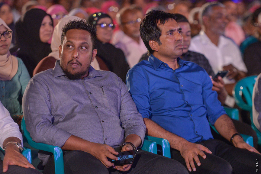 ނޮވެމްބަރ 22، 2019: "ހިބަރު ވަދު" ގެނަމުގައި އިދިކޮޅު ޕީޕީއެމް/ޕީއެންސީން ކާނިވާ ސަރަހައްދުގައި ބޭއްވި ޖަލްސާގެ ތެރެއިން -- ސަން ފޮޓޯ/ ފަޔާޒު މޫސާ