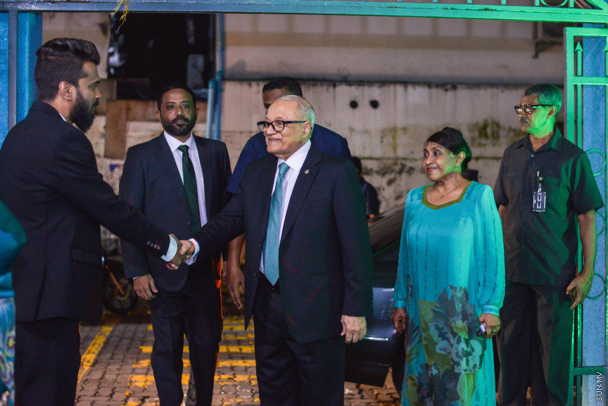ނޮވެމްބަރ 23، 2019: މޯލްޑިވްސް ރިފޯމް މޫވްމަންޓް (އެމްއާރުއެމް) އުފެއްދުމަށް ބޭއްވި ޖަލްސާގެ ނިމުން ފާހަގަކުރުމަށް ބިލަބޮންގް ހައި އިންޓަނޭޝަނަލް ސްކޫލް ހޯލުގައި ބޭއްވި ޖަލްސާގެ ތެރެއިން: މި ޖަލްސާގައި ރައީސް އިބްރާޙިމް މުހައްމަދު ސޯލިހް ބައިވެރިވެ ވަޑައިގެންނެވި -- ސަން ފަޔާޒު މޫސާ