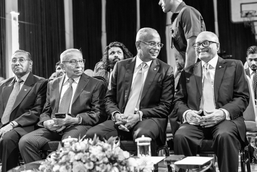 ނޮވެމްބަރ 23، 2019: މޯލްޑިވްސް ރިފޯމް މޫވްމަންޓް (އެމްއާރުއެމް) އުފެއްދުމަށް ބޭއްވި ޖަލްސާގެ ނިމުން ފާހަގަކުރުމަށް ބިލަބޮންގް ހައި އިންޓަނޭޝަނަލް ސްކޫލް ހޯލުގައި ބޭއްވި ޖަލްސާގެ ތެރެއިން: މި ޖަލްސާގައި ރައީސް އިބްރާޙިމް މުހައްމަދު ސޯލިހް ބައިވެރިވެ ވަޑައިގެންނެވި -- ސަން ފަޔާޒު މޫސާ