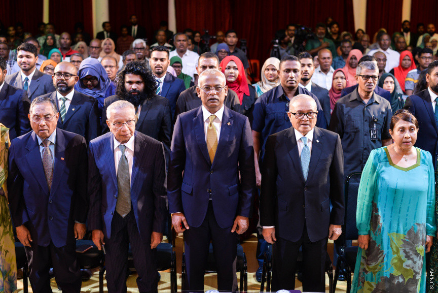 ނޮވެމްބަރ 23، 2019: މޯލްޑިވްސް ރިފޯމް މޫވްމަންޓް (އެމްއާރުއެމް) އުފެއްދުމަށް ބޭއްވި ޖަލްސާގެ ނިމުން ފާހަގަކުރުމަށް ބިލަބޮންގް ހައި އިންޓަނޭޝަނަލް ސްކޫލް ހޯލުގައި ބޭއްވި ޖަލްސާގެ ތެރެއިން: މި ޖަލްސާގައި ރައީސް އިބްރާޙިމް މުހައްމަދު ސޯލިހް ބައިވެރިވެ ވަޑައިގެންނެވި -- ސަން ފަޔާޒު މޫސާ