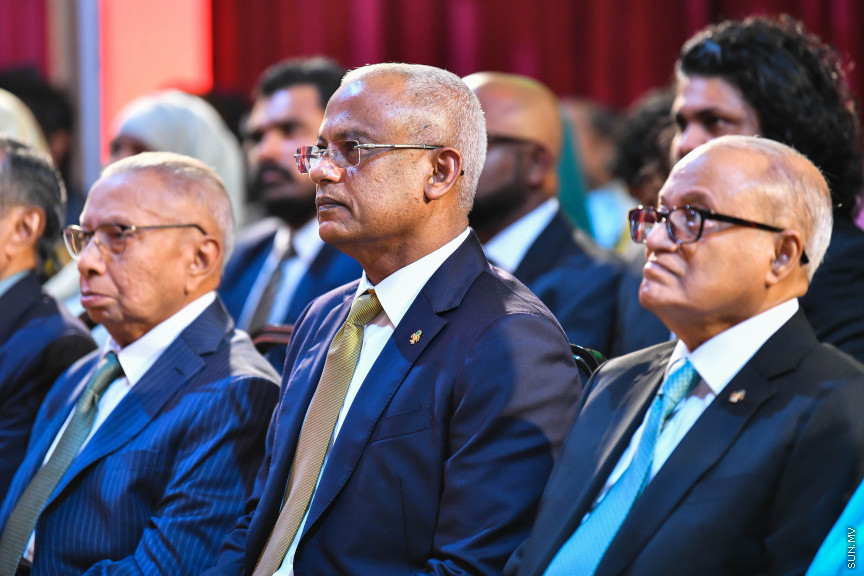 ނޮވެމްބަރ 23، 2019: މޯލްޑިވްސް ރިފޯމް މޫވްމަންޓް (އެމްއާރުއެމް) އުފެއްދުމަށް ބޭއްވި ޖަލްސާގެ ނިމުން ފާހަގަކުރުމަށް ބިލަބޮންގް ހައި އިންޓަނޭޝަނަލް ސްކޫލް ހޯލުގައި ބޭއްވި ޖަލްސާގެ ތެރެއިން: މި ޖަލްސާގައި ރައީސް އިބްރާޙިމް މުހައްމަދު ސޯލިހް ބައިވެރިވެ ވަޑައިގެންނެވި -- ސަން ފަޔާޒު މޫސާ