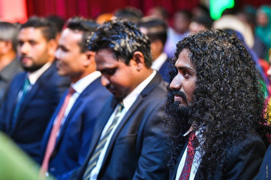 ނޮވެމްބަރ 23، 2019: މޯލްޑިވްސް ރިފޯމް މޫވްމަންޓް (އެމްއާރުއެމް) އުފެއްދުމަށް ބޭއްވި ޖަލްސާގެ ނިމުން ފާހަގަކުރުމަށް ބިލަބޮންގް ހައި އިންޓަނޭޝަނަލް ސްކޫލް ހޯލުގައި ބޭއްވި ޖަލްސާގެ ތެރެއިން: މި ޖަލްސާގައި ރައީސް އިބްރާޙިމް މުހައްމަދު ސޯލިހް ބައިވެރިވެ ވަޑައިގެންނެވި -- ސަން ފަޔާޒު މޫސާ