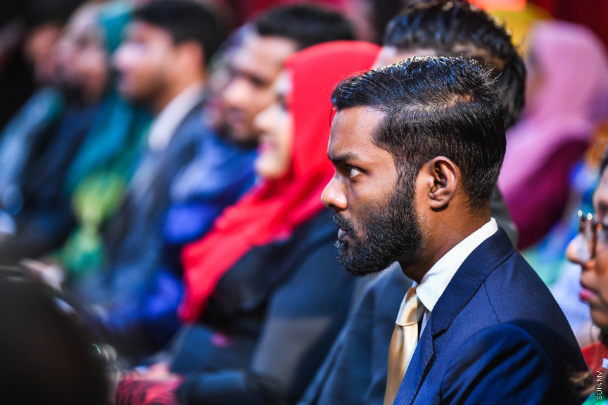 ނޮވެމްބަރ 23، 2019: މޯލްޑިވްސް ރިފޯމް މޫވްމަންޓް (އެމްއާރުއެމް) އުފެއްދުމަށް ބޭއްވި ޖަލްސާގެ ނިމުން ފާހަގަކުރުމަށް ބިލަބޮންގް ހައި އިންޓަނޭޝަނަލް ސްކޫލް ހޯލުގައި ބޭއްވި ޖަލްސާގެ ތެރެއިން: މި ޖަލްސާގައި ރައީސް އިބްރާޙިމް މުހައްމަދު ސޯލިހް ބައިވެރިވެ ވަޑައިގެންނެވި -- ސަން ފަޔާޒު މޫސާ