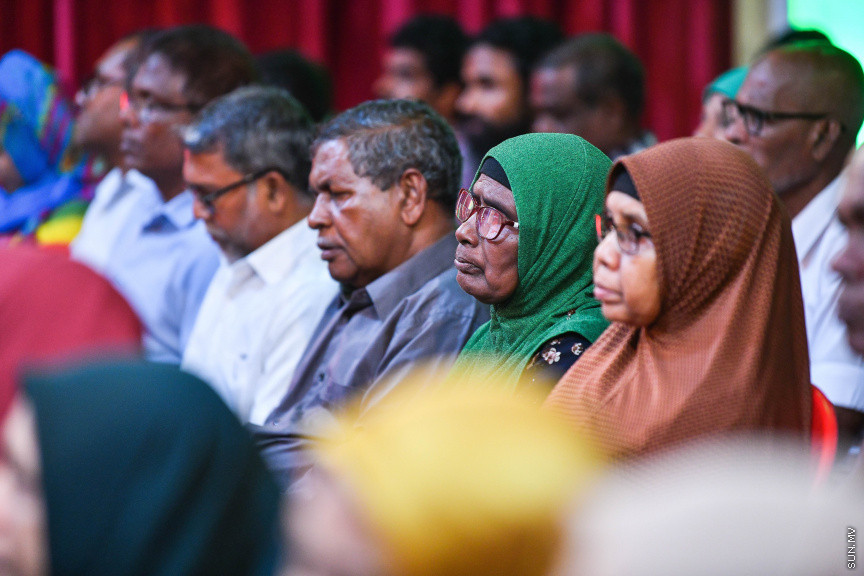 ނޮވެމްބަރ 23، 2019: މޯލްޑިވްސް ރިފޯމް މޫވްމަންޓް (އެމްއާރުއެމް) އުފެއްދުމަށް ބޭއްވި ޖަލްސާގެ ނިމުން ފާހަގަކުރުމަށް ބިލަބޮންގް ހައި އިންޓަނޭޝަނަލް ސްކޫލް ހޯލުގައި ބޭއްވި ޖަލްސާގެ ތެރެއިން: މި ޖަލްސާގައި ރައީސް އިބްރާޙިމް މުހައްމަދު ސޯލިހް ބައިވެރިވެ ވަޑައިގެންނެވި -- ސަން ފަޔާޒު މޫސާ