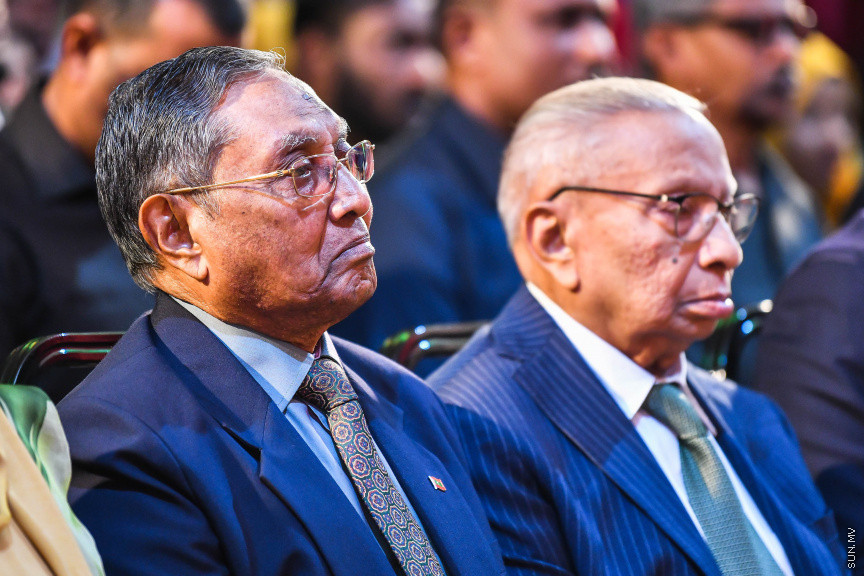ނޮވެމްބަރ 23، 2019: މޯލްޑިވްސް ރިފޯމް މޫވްމަންޓް (އެމްއާރުއެމް) އުފެއްދުމަށް ބޭއްވި ޖަލްސާގެ ނިމުން ފާހަގަކުރުމަށް ބިލަބޮންގް ހައި އިންޓަނޭޝަނަލް ސްކޫލް ހޯލުގައި ބޭއްވި ޖަލްސާގެ ތެރެއިން: މި ޖަލްސާގައި ރައީސް އިބްރާޙިމް މުހައްމަދު ސޯލިހް ބައިވެރިވެ ވަޑައިގެންނެވި -- ސަން ފަޔާޒު މޫސާ