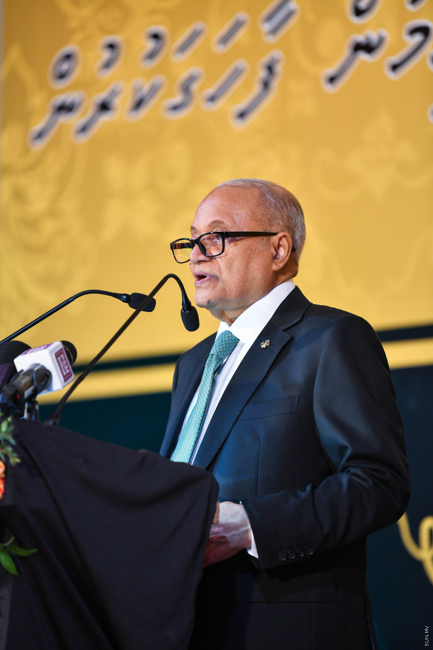 ނޮވެމްބަރ 23، 2019: މޯލްޑިވްސް ރިފޯމް މޫވްމަންޓް (އެމްއާރުއެމް) އުފެއްދުމަށް ބޭއްވި ޖަލްސާގެ ނިމުން ފާހަގަކުރުމަށް ބިލަބޮންގް ހައި އިންޓަނޭޝަނަލް ސްކޫލް ހޯލުގައި ބޭއްވި ޖަލްސާގެ ތެރެއިން: މި ޖަލްސާގައި ރައީސް އިބްރާޙިމް މުހައްމަދު ސޯލިހް ބައިވެރިވެ ވަޑައިގެންނެވި -- ސަން ފަޔާޒު މޫސާ