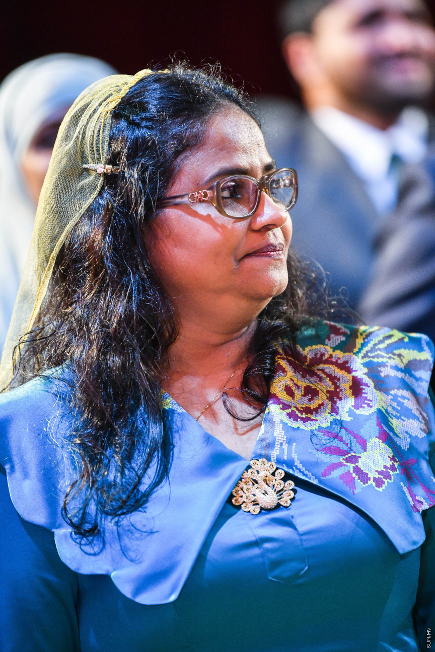 ނޮވެމްބަރ 23، 2019: މޯލްޑިވްސް ރިފޯމް މޫވްމަންޓް (އެމްއާރުއެމް) އުފެއްދުމަށް ބޭއްވި ޖަލްސާގެ ނިމުން ފާހަގަކުރުމަށް ބިލަބޮންގް ހައި އިންޓަނޭޝަނަލް ސްކޫލް ހޯލުގައި ބޭއްވި ޖަލްސާގެ ތެރެއިން: މި ޖަލްސާގައި ރައީސް އިބްރާޙިމް މުހައްމަދު ސޯލިހް ބައިވެރިވެ ވަޑައިގެންނެވި -- ސަން ފަޔާޒު މޫސާ