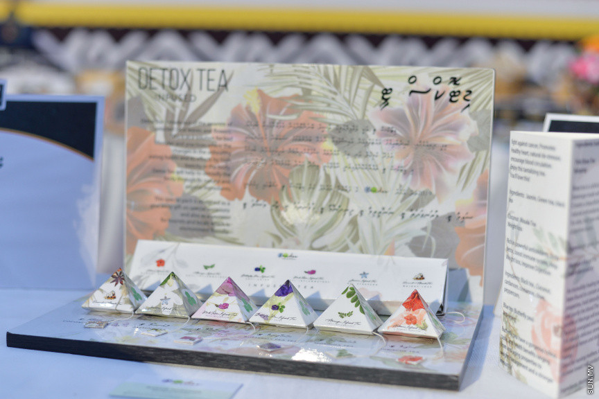 ނޮވެމްބަރ 24، 2019: ދަރުބާރުގޭގައި ކުރިއަށް ދާ "ފަންނު އެކްސްޕޯ 2019"ގެ ތެރެއިން، އެކި ފަނުންގެ ފަންނުވެރިންގެ މަސައްކަތް ދައްކާލުން - ސަން ފޮޓޯ/ ފަޔާޒު މޫސާ 
