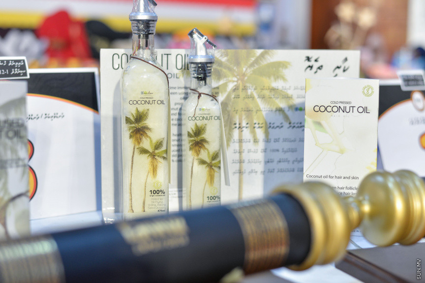 ނޮވެމްބަރ 24، 2019: ދަރުބާރުގޭގައި ކުރިއަށް ދާ "ފަންނު އެކްސްޕޯ 2019"ގެ ތެރެއިން، އެކި ފަނުންގެ ފަންނުވެރިންގެ މަސައްކަތް ދައްކާލުން - ސަން ފޮޓޯ/ ފަޔާޒު މޫސާ 